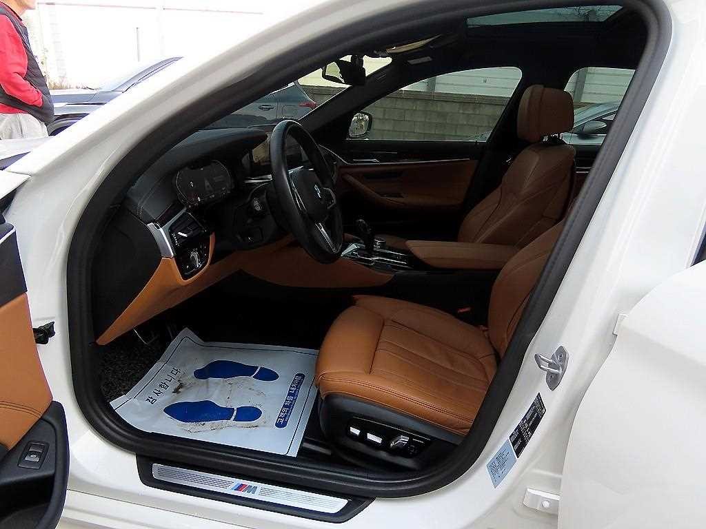 BMW 5시리즈 5시리즈 (G30) 520i M 스포츠 이미지 5