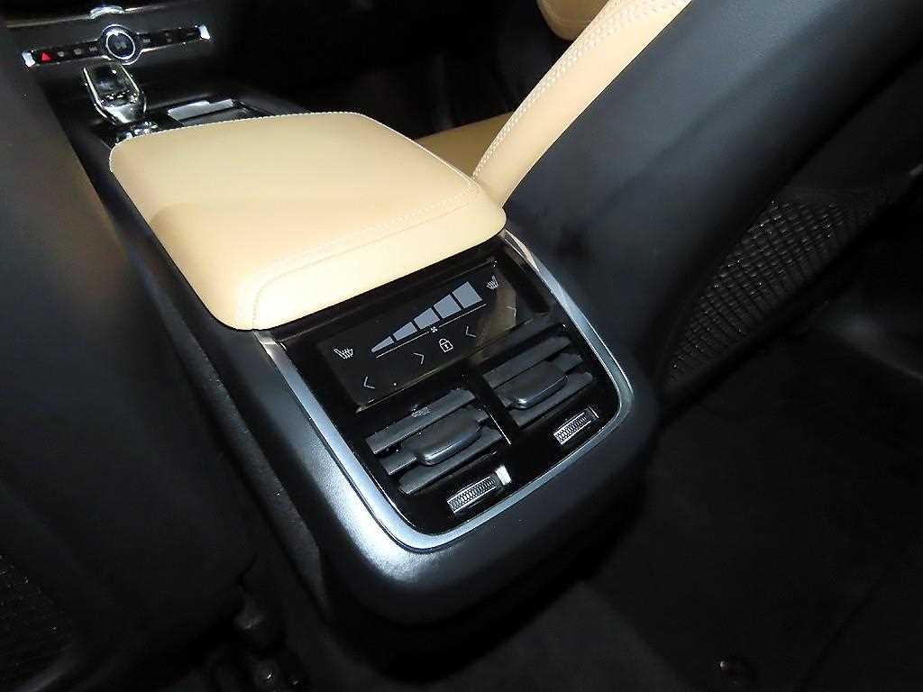 볼보 XC60 XC60(2세대) B6 AWD 인스크립션 이미지 15