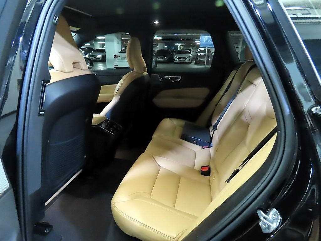 볼보 XC60 XC60(2세대) B6 AWD 인스크립션 이미지 7