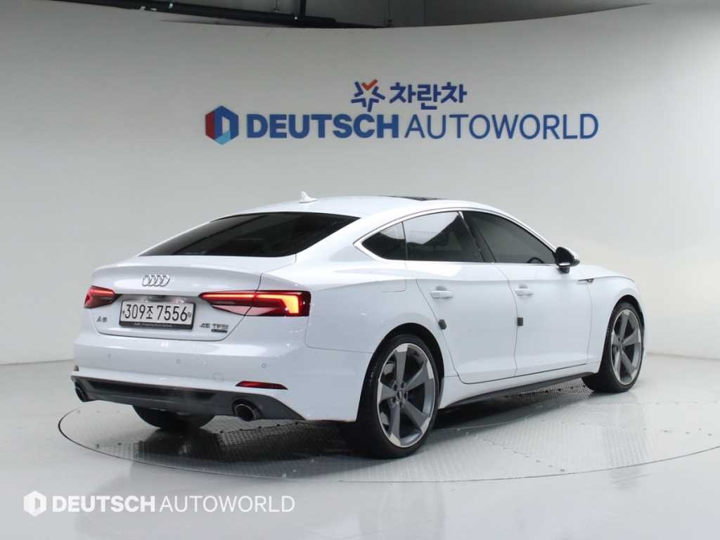 아우디 A5 A5 (F5) 45 TFSI 콰트로 프리미엄 스포트백 이미지 2