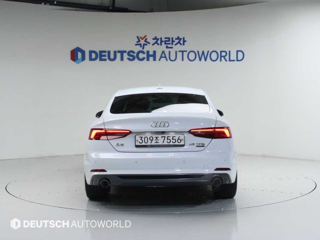 아우디 A5 A5 (F5) 45 TFSI 콰트로 프리미엄 스포트백 이미지 4
