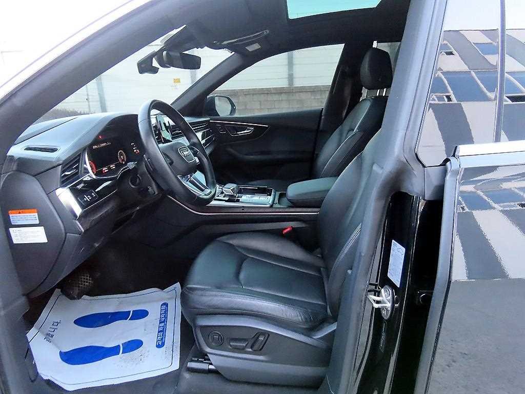 아우디 Q8 45 TDI 콰트로 프리미엄 이미지 5
