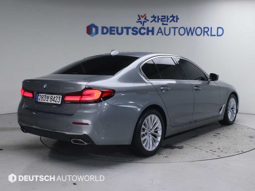 BMW 5시리즈 5시리즈 (G30) 520i 럭셔리 이미지 2