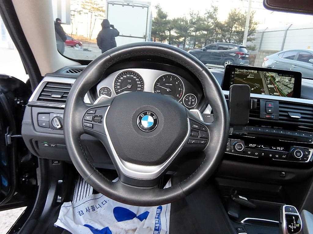 BMW 4시리즈 4시리즈 (F32) 420d 그란쿠페 럭셔리 이미지 8