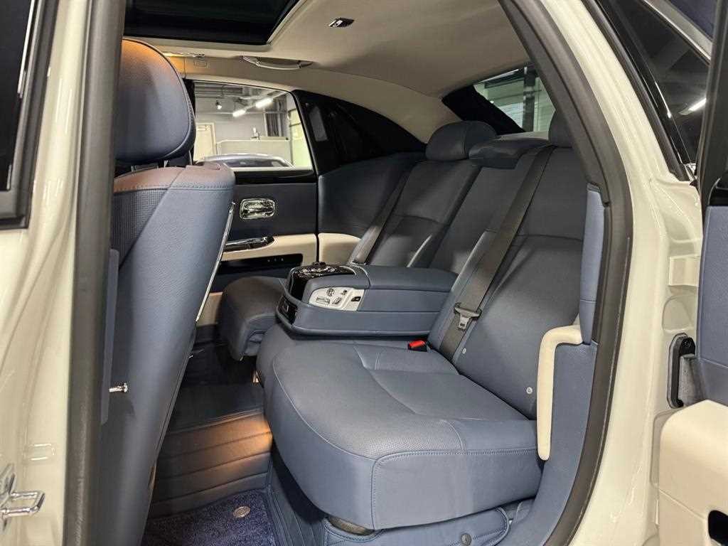 롤스로이스 고스트 6.6 V12 이미지 11