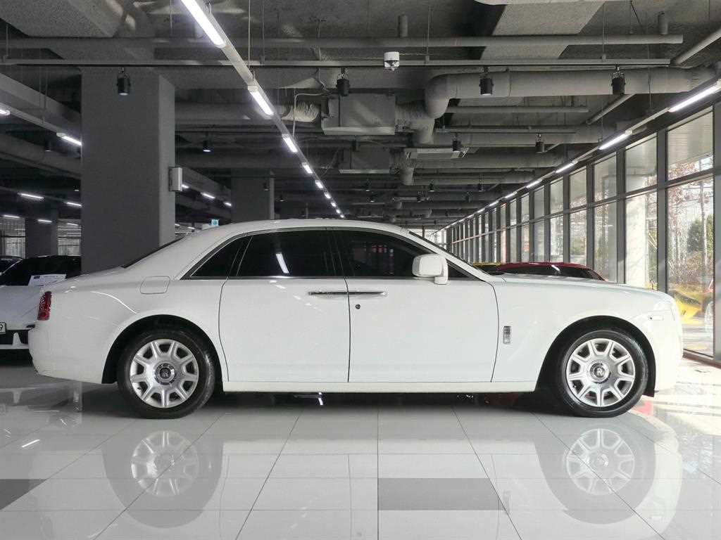 롤스로이스 고스트 6.6 V12 이미지 2