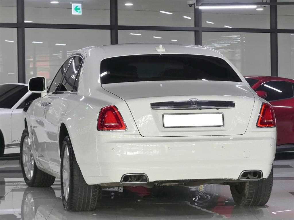 롤스로이스 고스트 6.6 V12 이미지 3