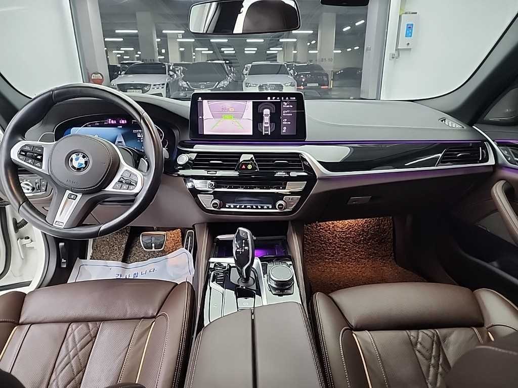 BMW 5시리즈 5시리즈 (G30) 530i M 스포츠 이미지 2