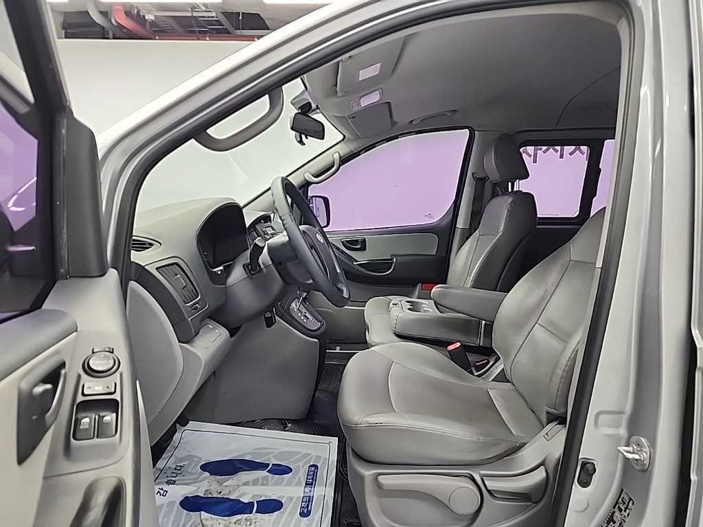 현대 스타렉스 그랜드 스타렉스 12인승 왜건 4WD CVX 디럭스 이미지 11