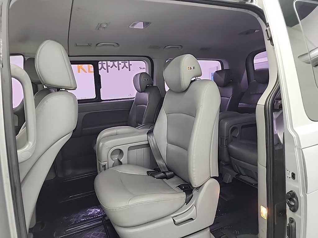 현대 스타렉스 그랜드 스타렉스 12인승 왜건 4WD CVX 디럭스 이미지 12