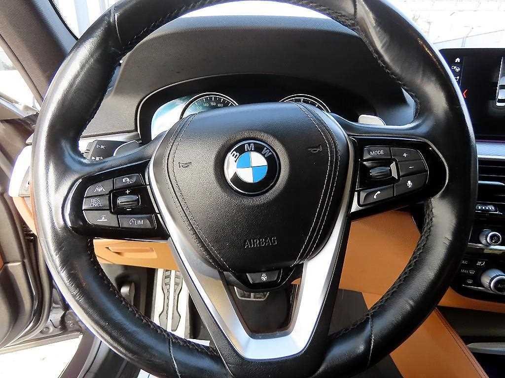 BMW 5시리즈 5시리즈 (G30) 530i M 스포츠 이미지 8