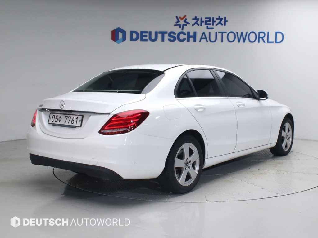 벤츠 C 클래스 C클래스 W205 C200 이미지 2