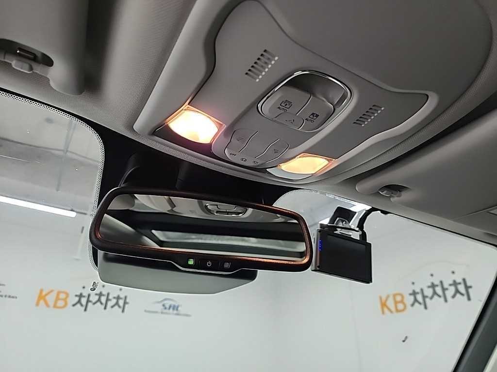 지프 레니게이드 2.4 리미티드 AWD 이미지 17