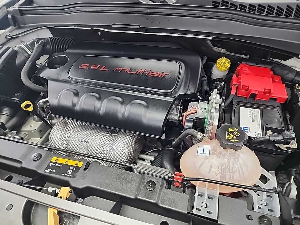 지프 레니게이드 2.4 리미티드 AWD 이미지 5