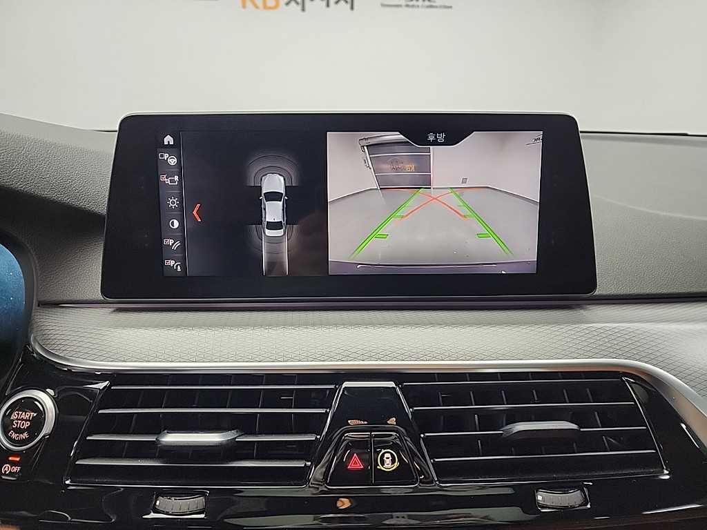 BMW 5시리즈 5시리즈 (G30) 530i xDrive M 스포츠 이미지 16