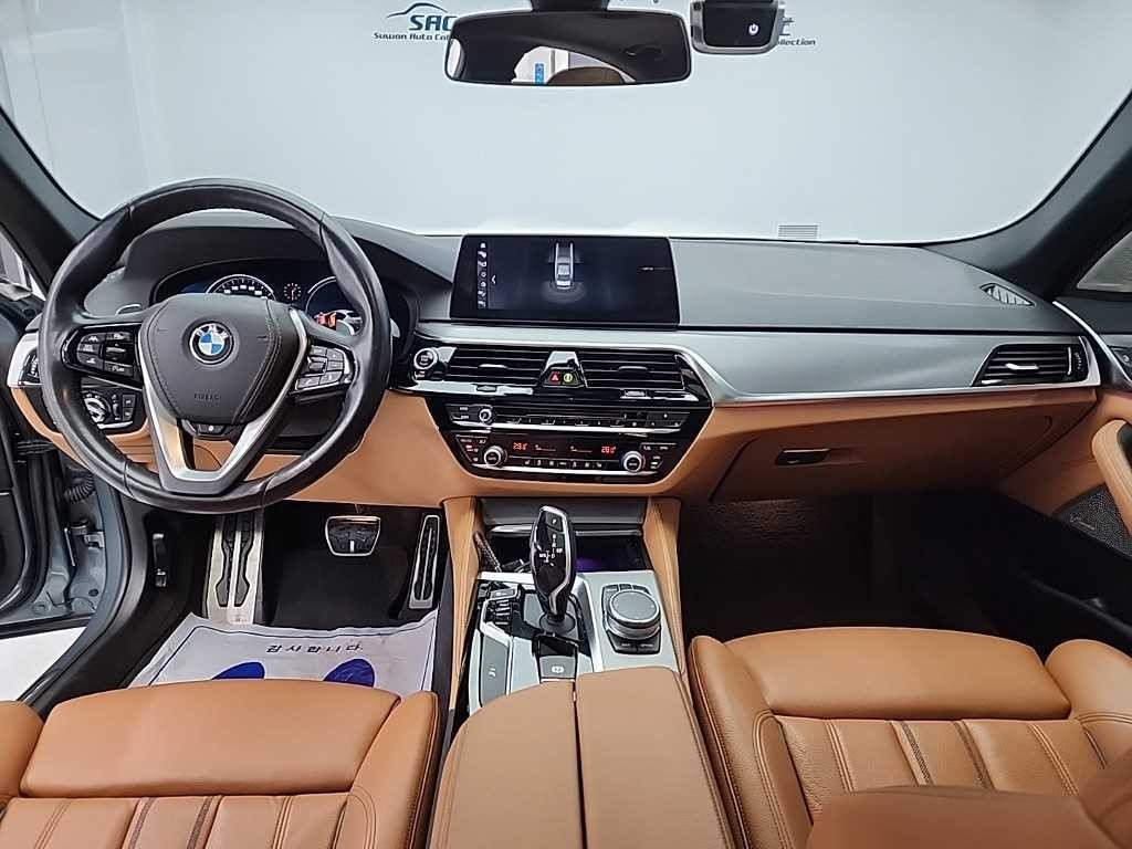 BMW 5시리즈 5시리즈 (G30) 530i xDrive M 스포츠 이미지 2