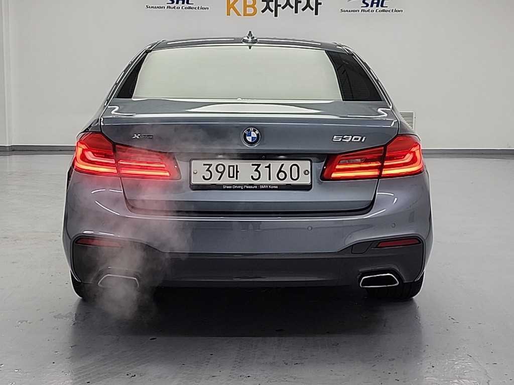 BMW 5시리즈 5시리즈 (G30) 530i xDrive M 스포츠 이미지 4