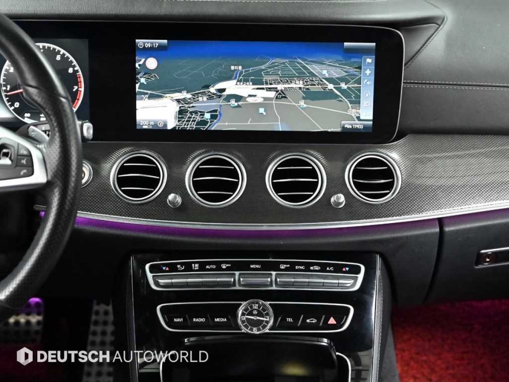 벤츠 E 클래스 E-클래스 W213 E300 4MATIC AMG LINE 이미지 14