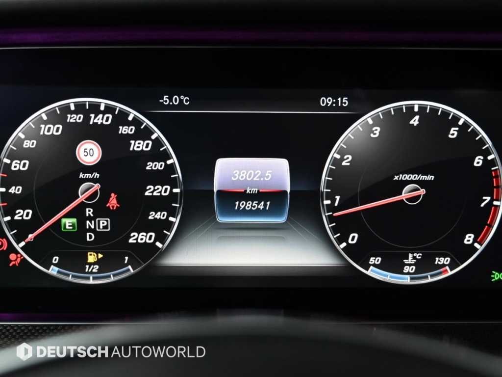 벤츠 E 클래스 E-클래스 W213 E300 4MATIC AMG LINE 이미지 8
