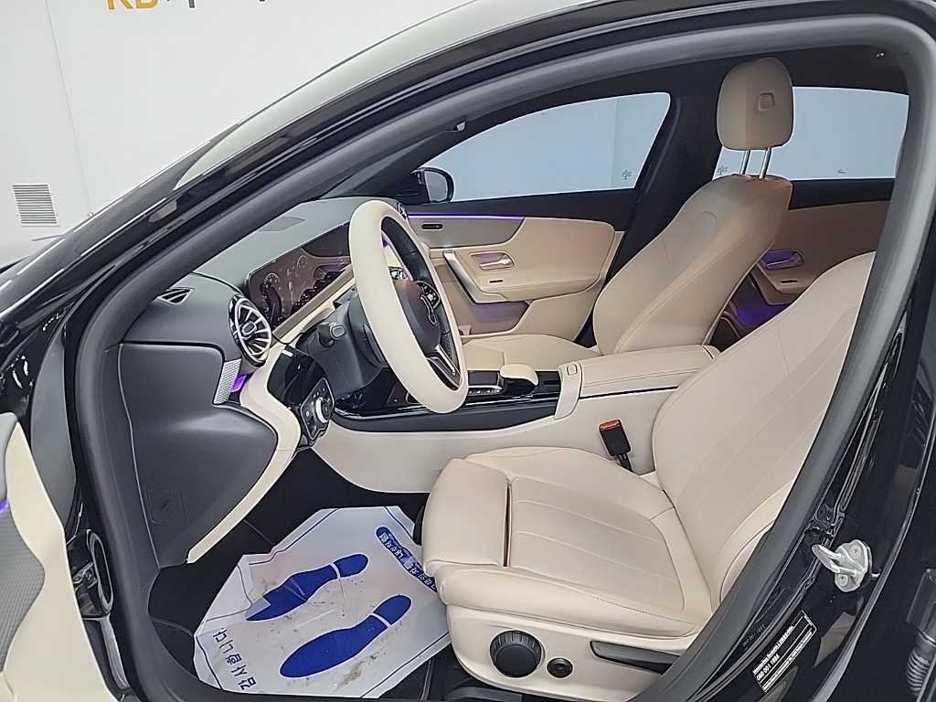 벤츠 A 클래스 A클래스 W177 A220 세단 이미지 11