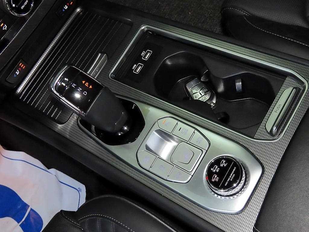 KG모빌리티(쌍용) 렉스턴 올 뉴 렉스턴 (Y450) 디젤 2.2 4WD 더 블랙 이미지 12