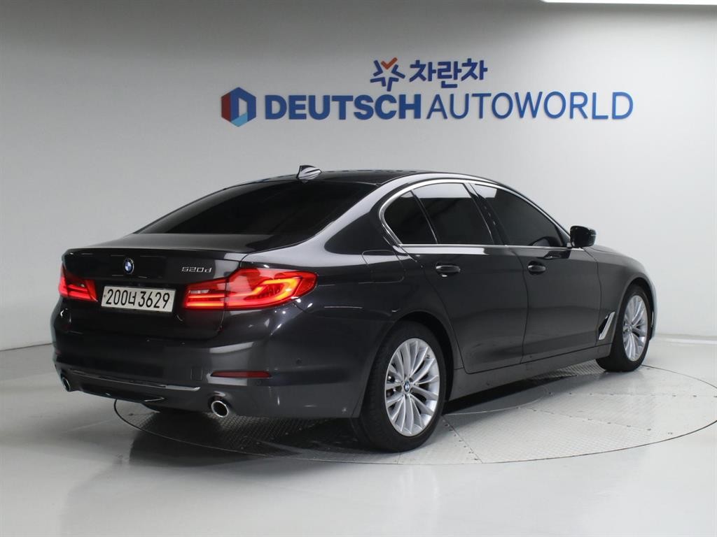 BMW 5시리즈 5시리즈 (G30) 520d 럭셔리 플러스 이미지 2