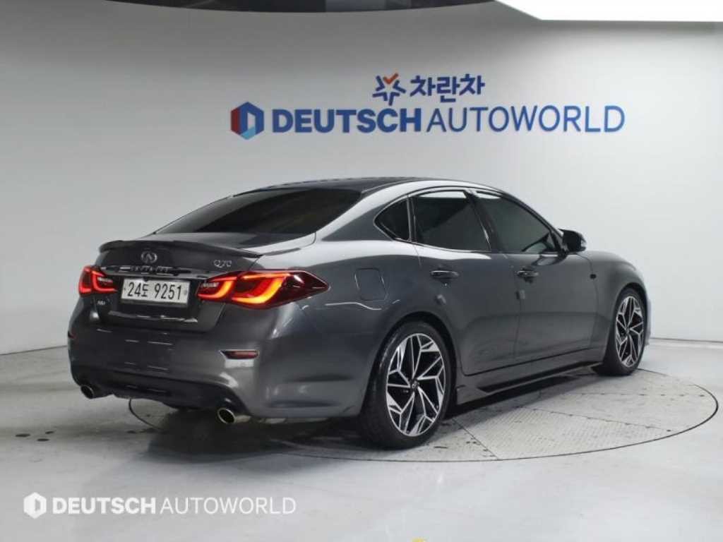 인피니티 Q Q70 3.7AWD 이미지 2
