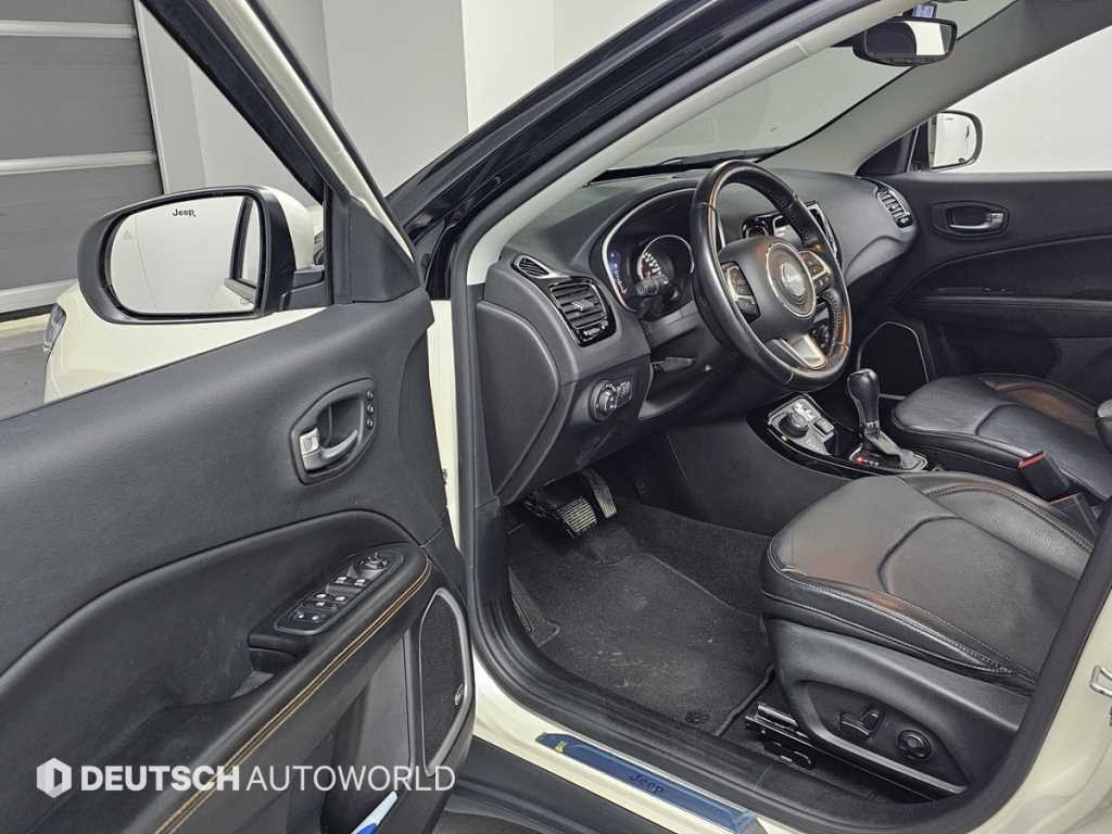 지프 컴패스 컴패스 2세대 2.4 AWD 리미티드 하이 이미지 11