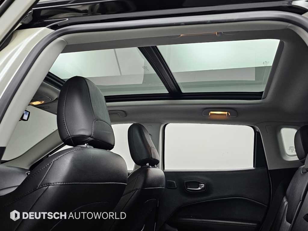 지프 컴패스 컴패스 2세대 2.4 AWD 리미티드 하이 이미지 19