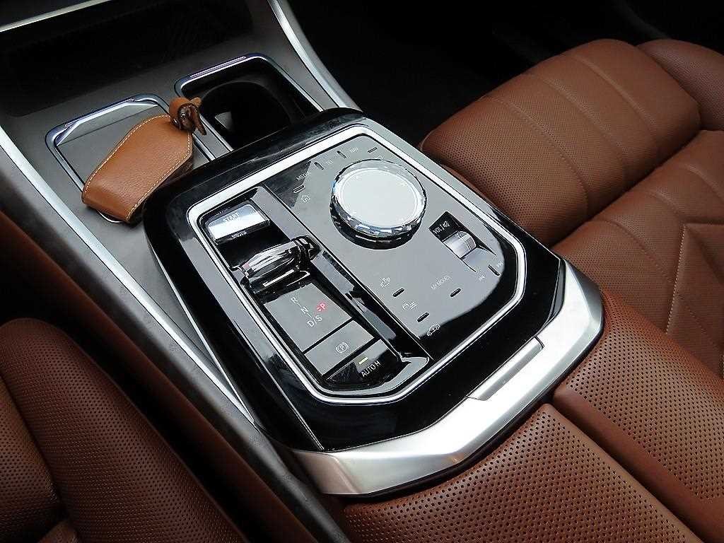 BMW 7시리즈 7시리즈 (G70) 740i sDrive 디자인퓨어 엑셀런스 이미지 11
