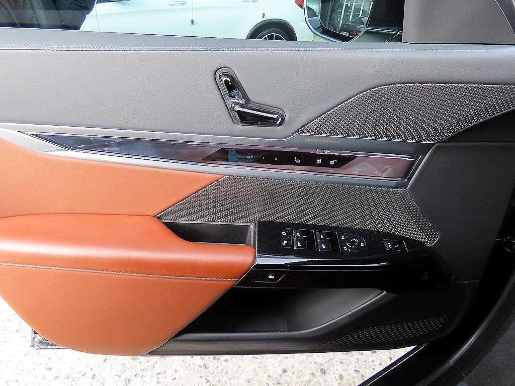 BMW 7시리즈 7시리즈 (G70) 740i sDrive 디자인퓨어 엑셀런스 이미지 12