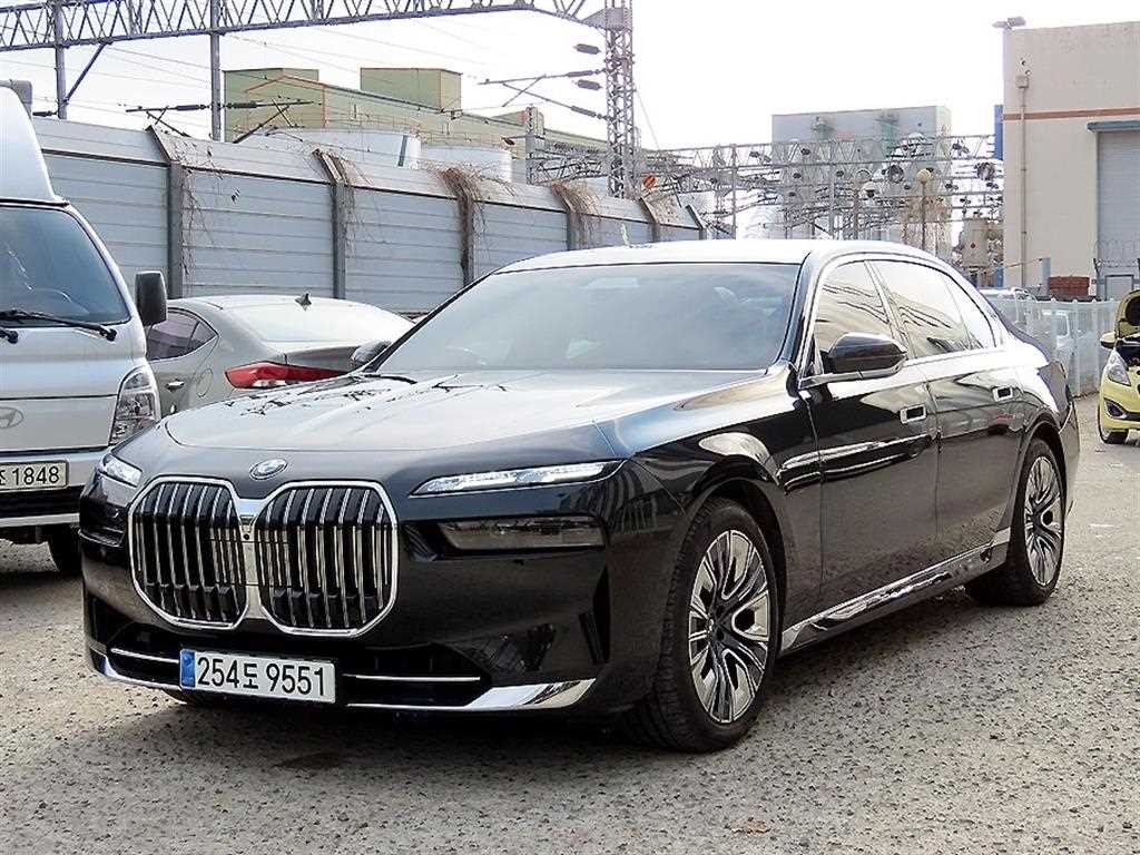 BMW 7시리즈 7시리즈 (G70) 740i sDrive 디자인퓨어 엑셀런스 이미지 2