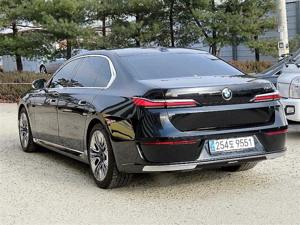 BMW 7시리즈 7시리즈 (G70) 740i sDrive 디자인퓨어 엑셀런스 이미지 3