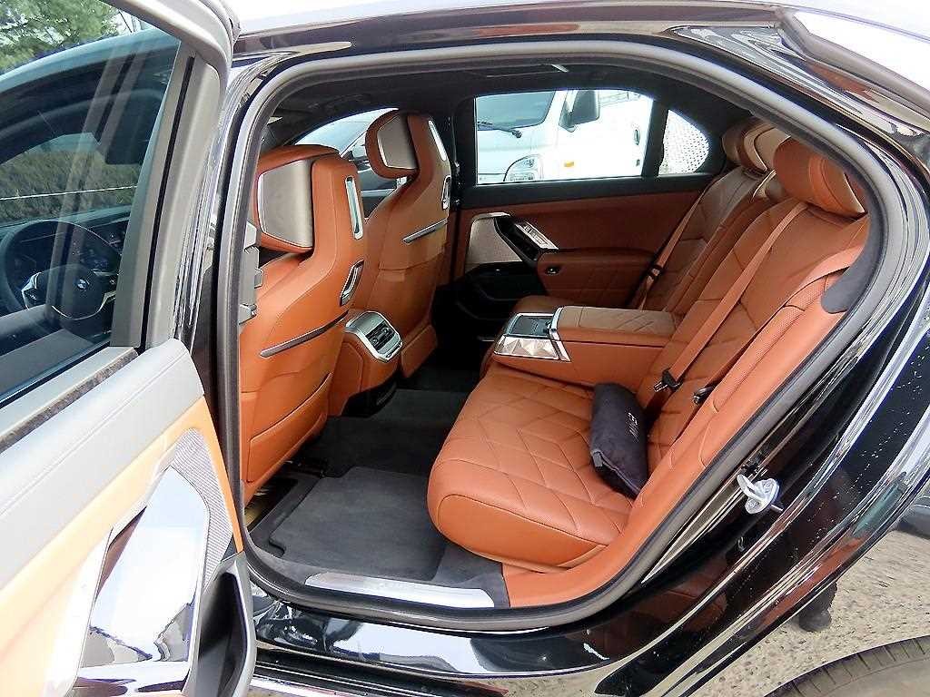 BMW 7시리즈 7시리즈 (G70) 740i sDrive 디자인퓨어 엑셀런스 이미지 6