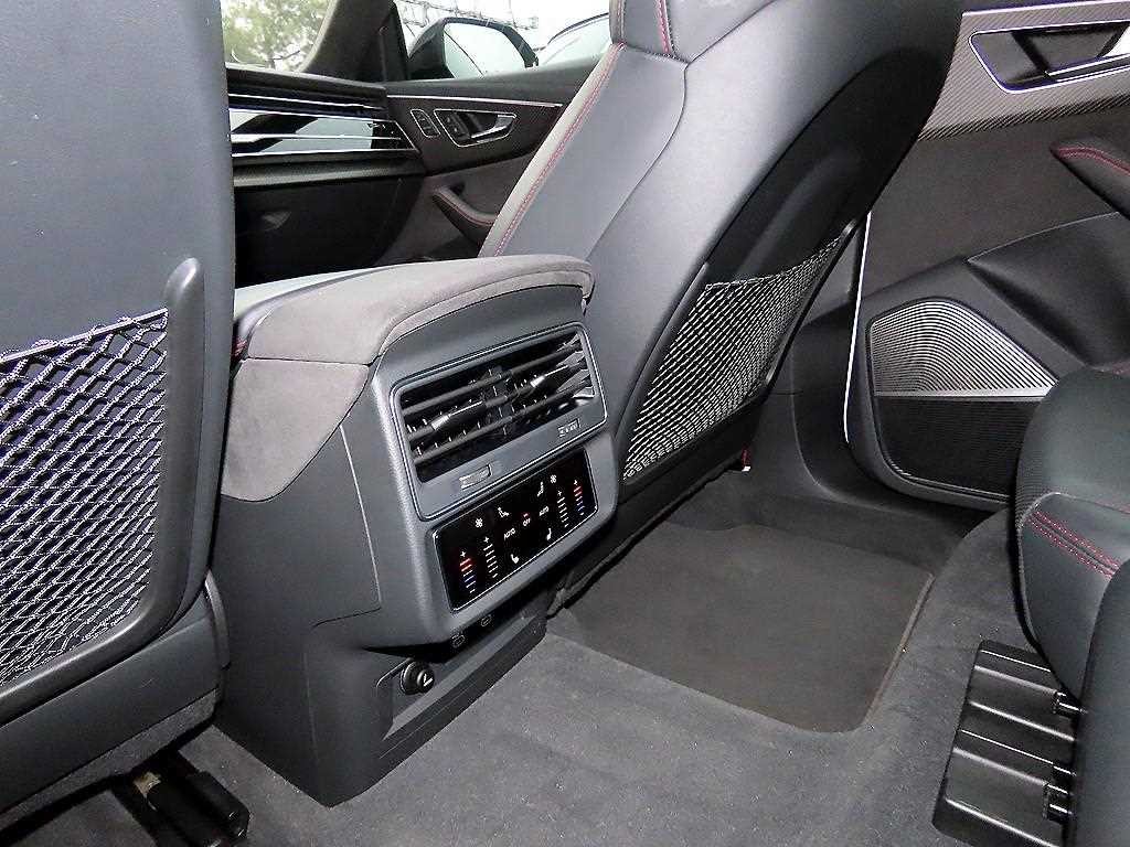 아우디 RSQ8 4.0 TFSI 콰트로 이미지 16