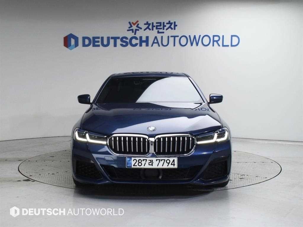 BMW 5시리즈 5시리즈 (G30) 540i xDrive M 스포츠 이미지 3