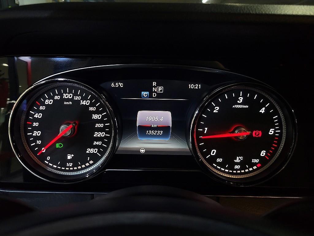 벤츠 E 클래스 E-클래스 W213 E220d 아방가르드 이미지 10