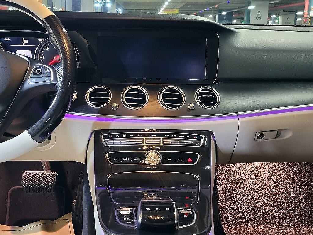 벤츠 E 클래스 E-클래스 W213 E220d 아방가르드 이미지 11