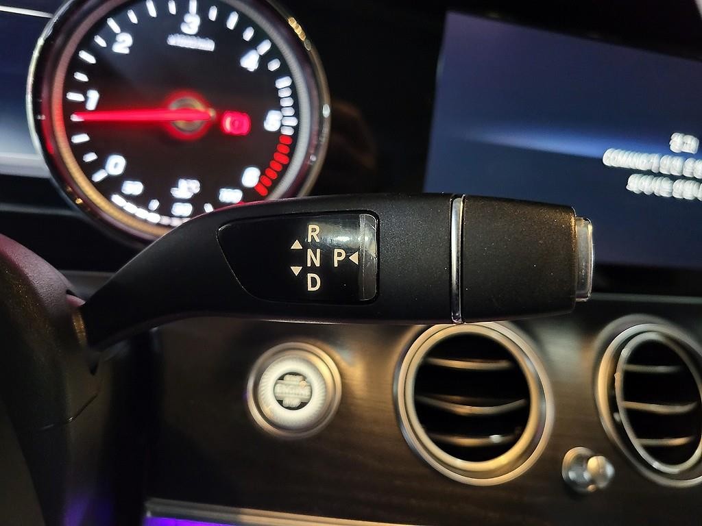 벤츠 E 클래스 E-클래스 W213 E220d 아방가르드 이미지 12