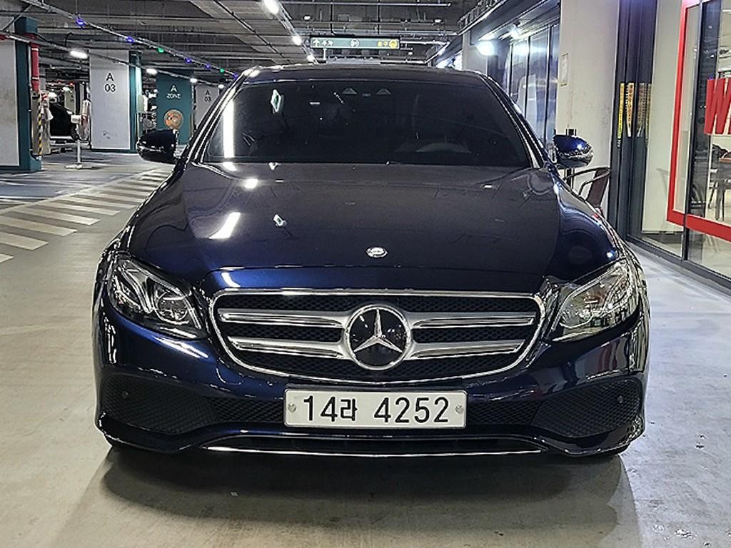 벤츠 E 클래스 E-클래스 W213 E220d 아방가르드 이미지 2