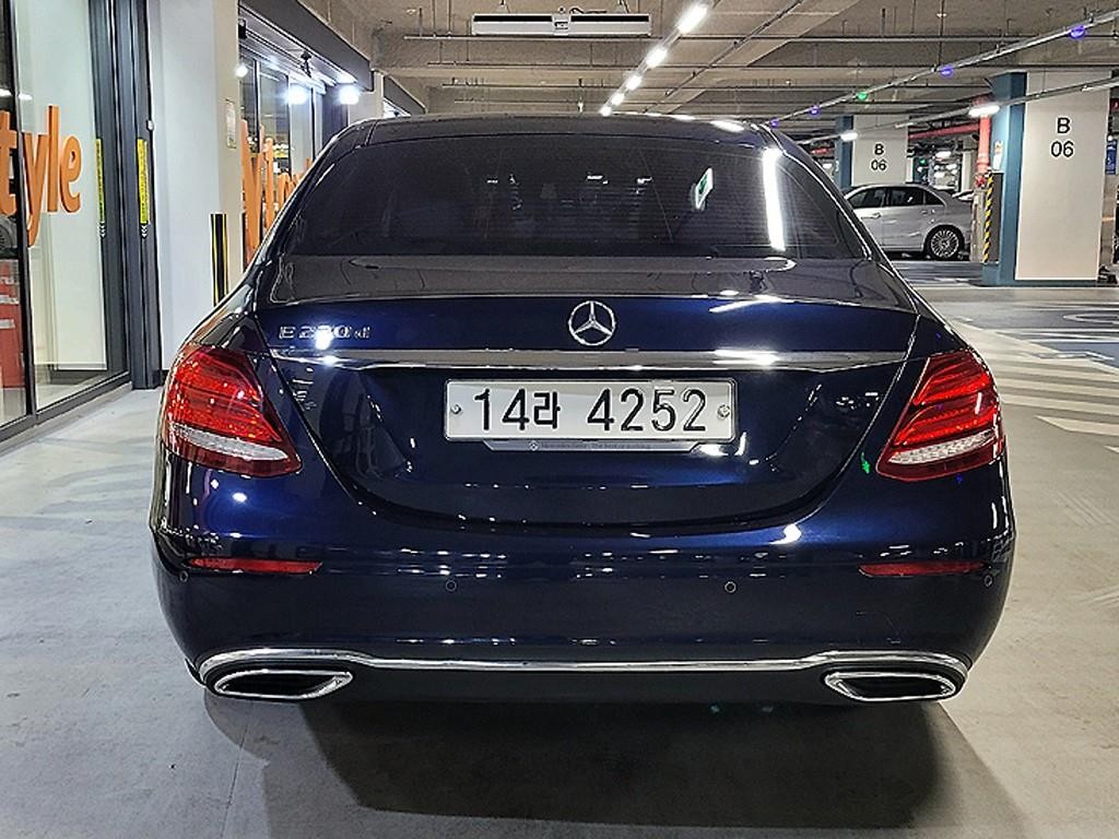 벤츠 E 클래스 E-클래스 W213 E220d 아방가르드 이미지 5