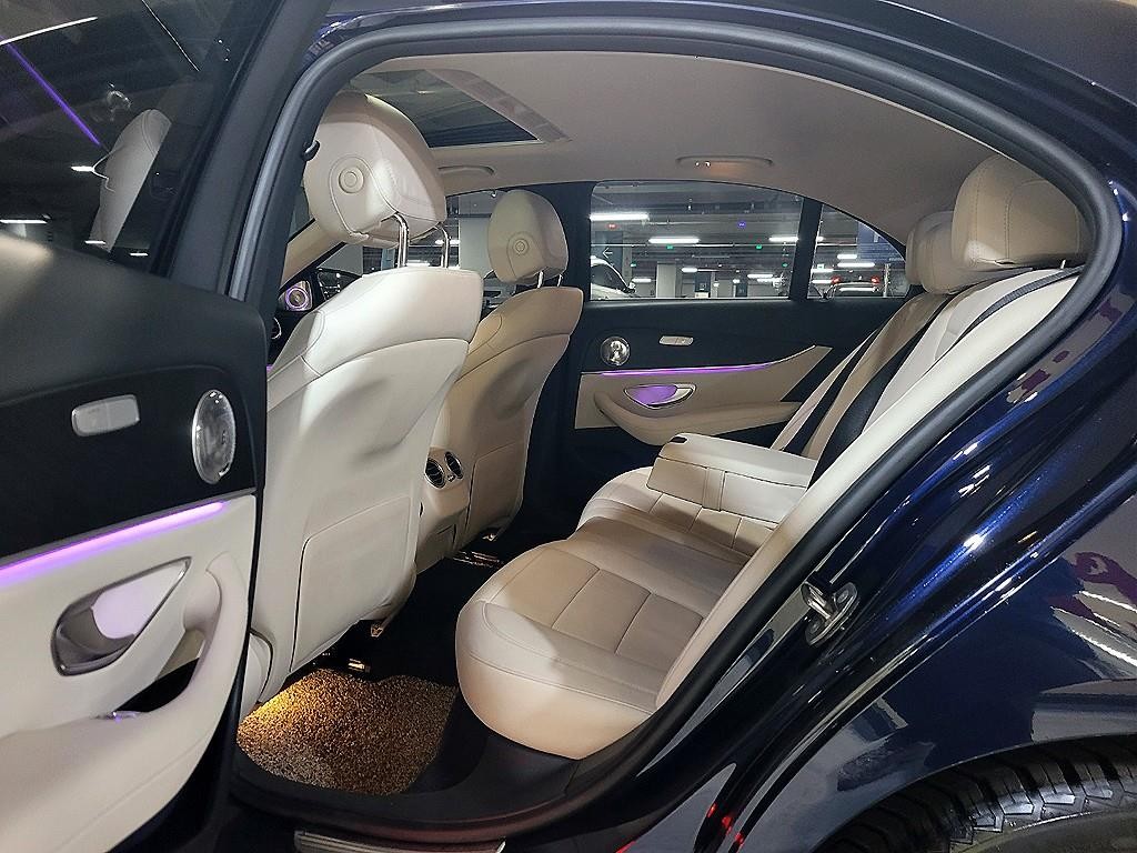 벤츠 E 클래스 E-클래스 W213 E220d 아방가르드 이미지 8