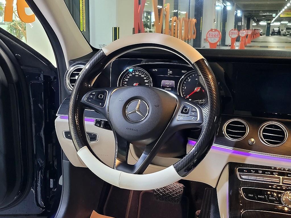 벤츠 E 클래스 E-클래스 W213 E220d 아방가르드 이미지 9