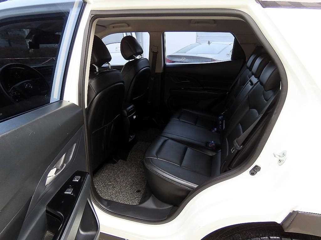 KG모빌리티(쌍용) 코란도 뷰티풀코란도 2WD 가솔린 1.5 C5 이미지 6