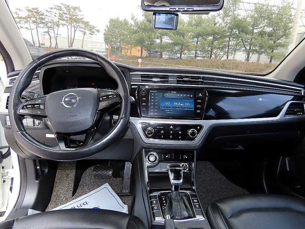 KG모빌리티(쌍용) 코란도 뷰티풀코란도 2WD 가솔린 1.5 C5 이미지 7