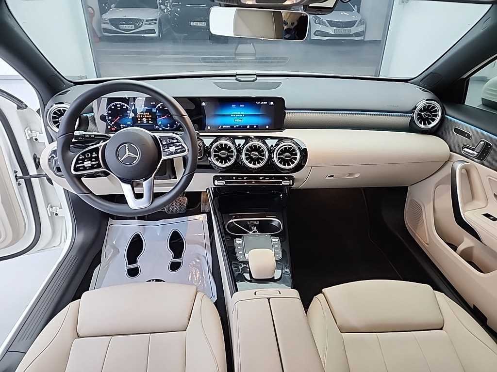 벤츠 A 클래스 A클래스 W177 A220 해치백 이미지 1