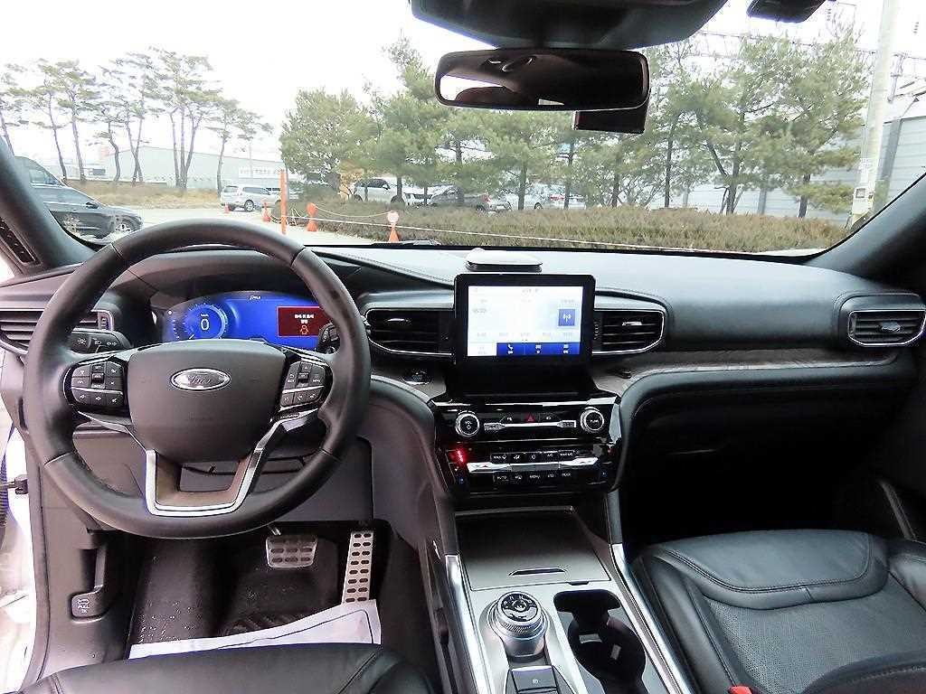 포드 익스플로러 익스플로러 6세대 3.0 AWD 플래티넘 이미지 7