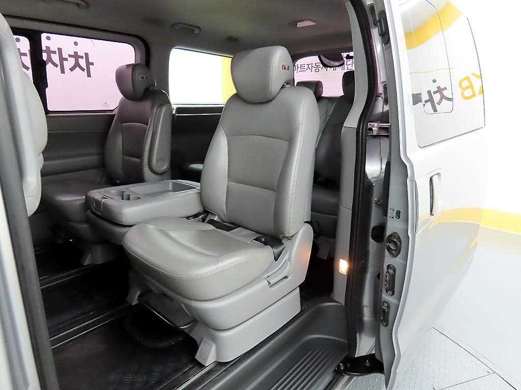 현대 스타렉스 그랜드 스타렉스 12인승 왜건 CVX 프리미엄 이미지 6