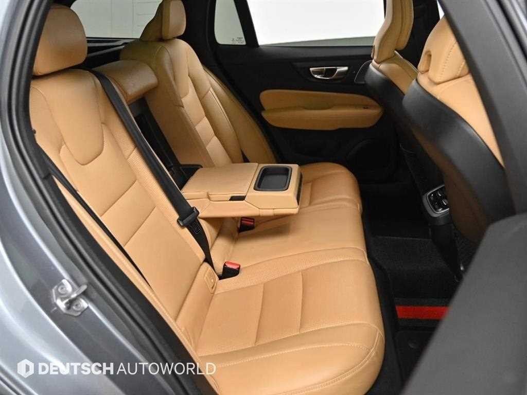 볼보 V60 V60 크로스 컨트리 2세대 2.0 T5 프로 AWD 이미지 12