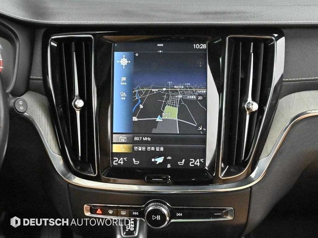 볼보 V60 V60 크로스 컨트리 2세대 2.0 T5 프로 AWD 이미지 14